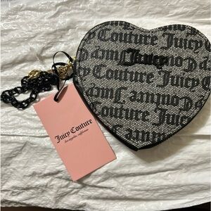JUICY COUTURE BLACK w/Gray ZIP AROUND Heart WRISTLET BAG w/chain NWT